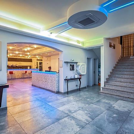 Hotel Etna - Nuova Gestione Romagnola All-Inclusive Spiaggia Parcheggio Ричоне Екстериор снимка