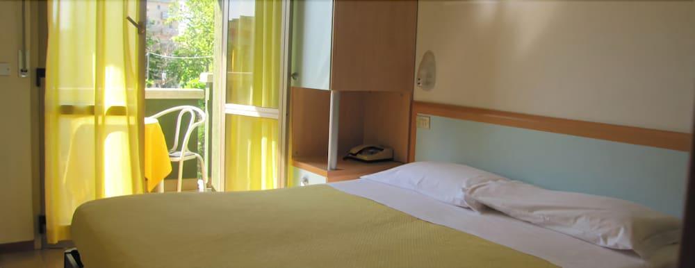 Hotel Etna - Nuova Gestione Romagnola All-Inclusive Spiaggia Parcheggio Ричоне Екстериор снимка