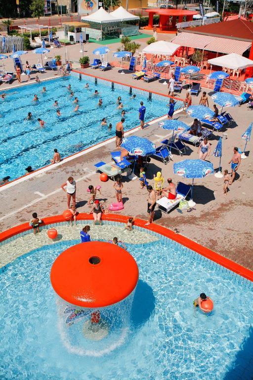 Hotel Etna - Nuova Gestione Romagnola All-Inclusive Spiaggia Parcheggio Ричоне Екстериор снимка