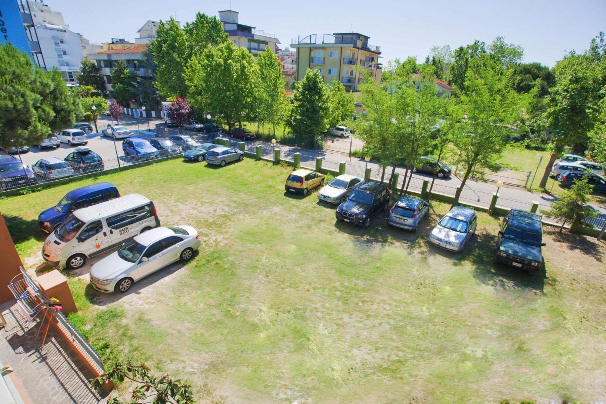 Hotel Etna - Nuova Gestione Romagnola All-Inclusive Spiaggia Parcheggio Ричоне Екстериор снимка