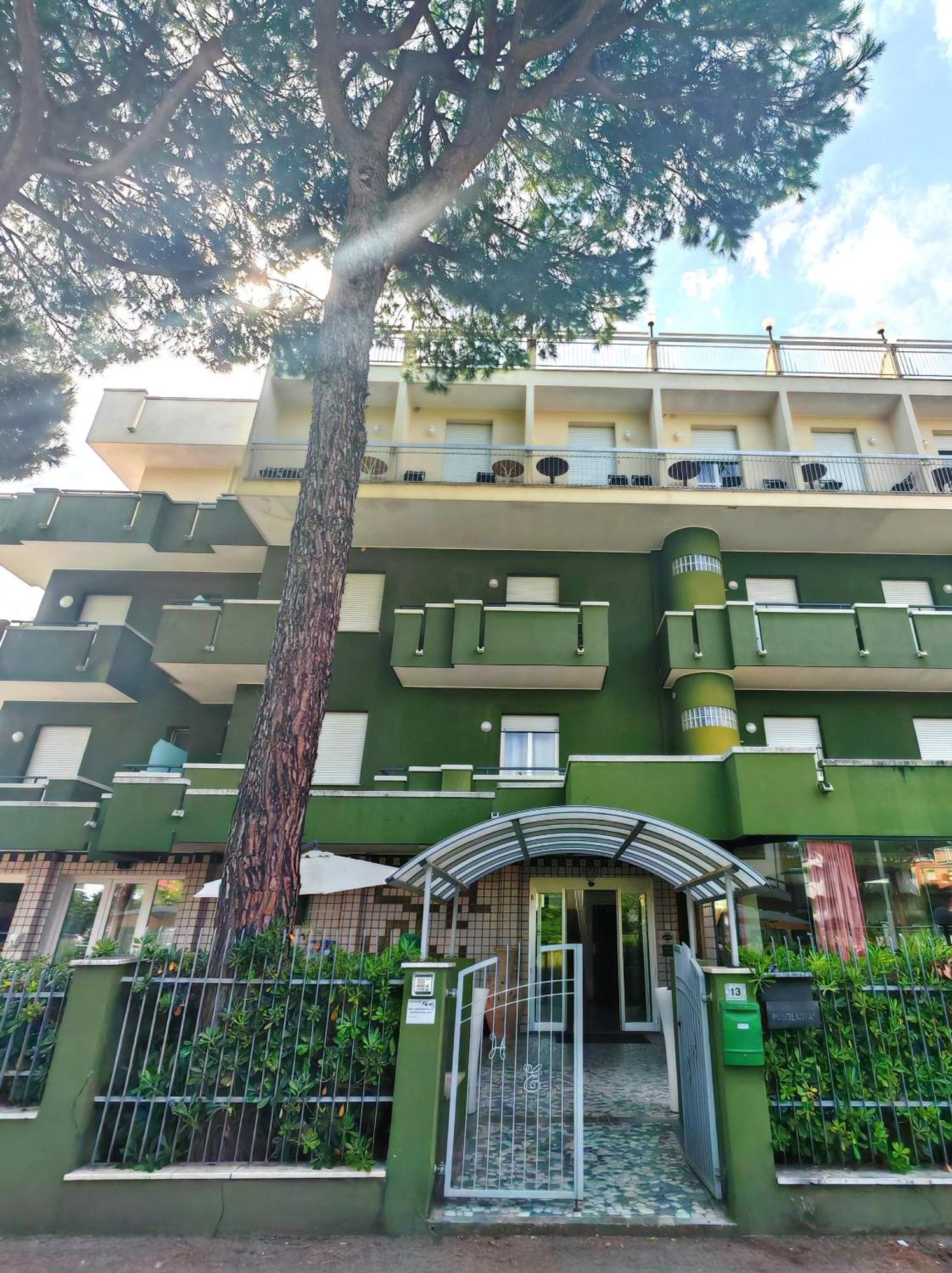 Hotel Etna - Nuova Gestione Romagnola All-Inclusive Spiaggia Parcheggio Ричоне Екстериор снимка