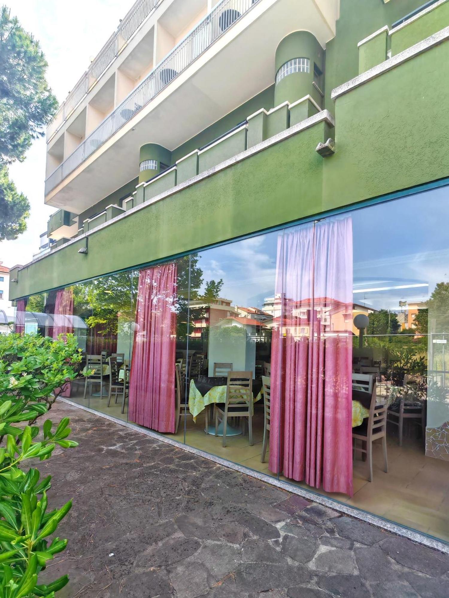 Hotel Etna - Nuova Gestione Romagnola All-Inclusive Spiaggia Parcheggio Ричоне Екстериор снимка