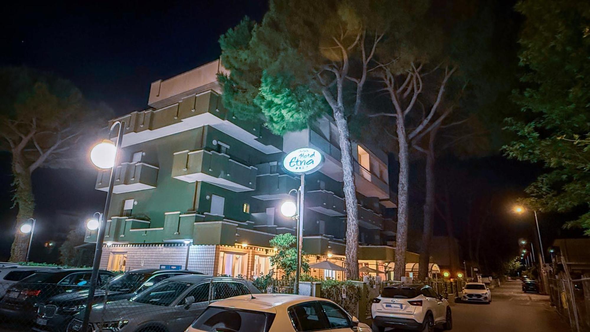 Hotel Etna - Nuova Gestione Romagnola All-Inclusive Spiaggia Parcheggio Ричоне Екстериор снимка