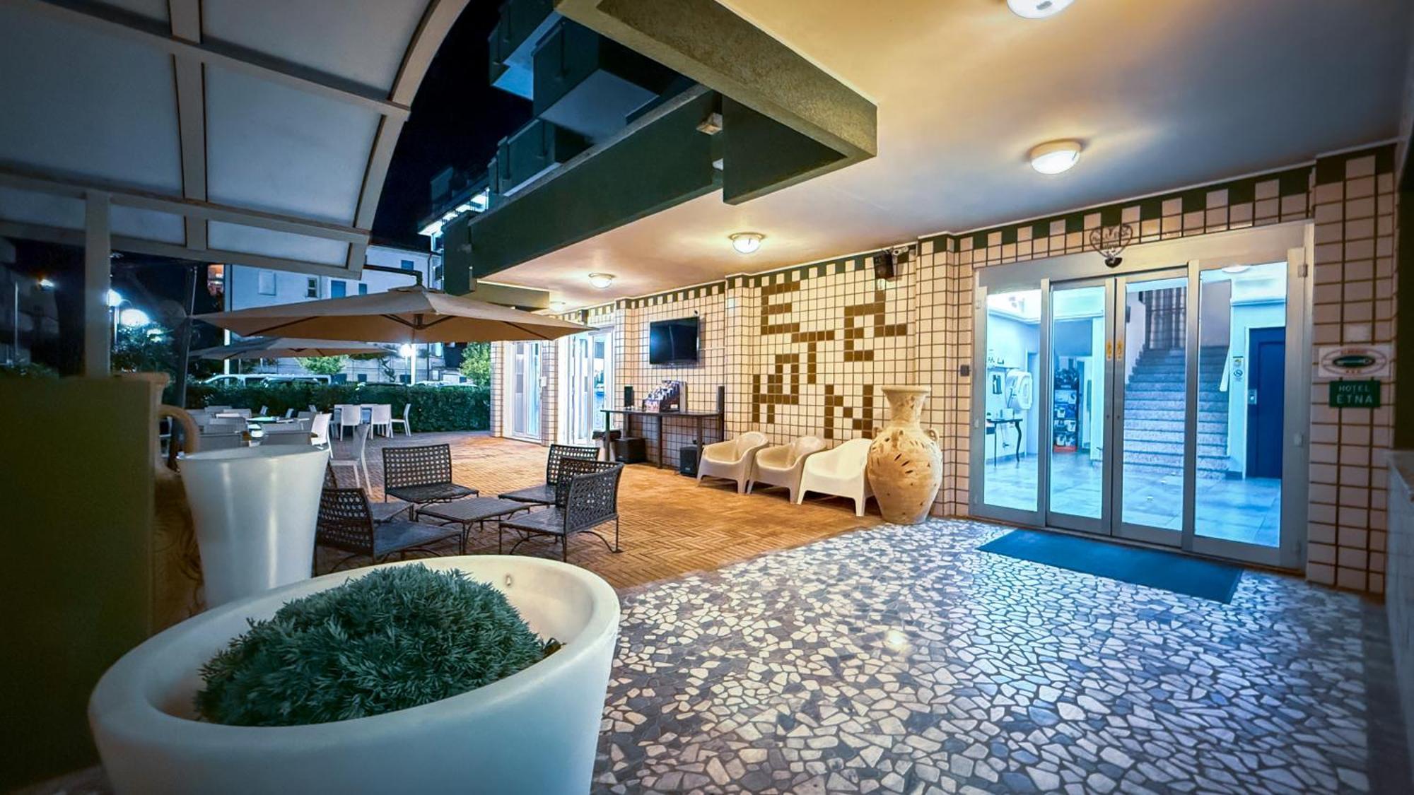 Hotel Etna - Nuova Gestione Romagnola All-Inclusive Spiaggia Parcheggio Ричоне Екстериор снимка