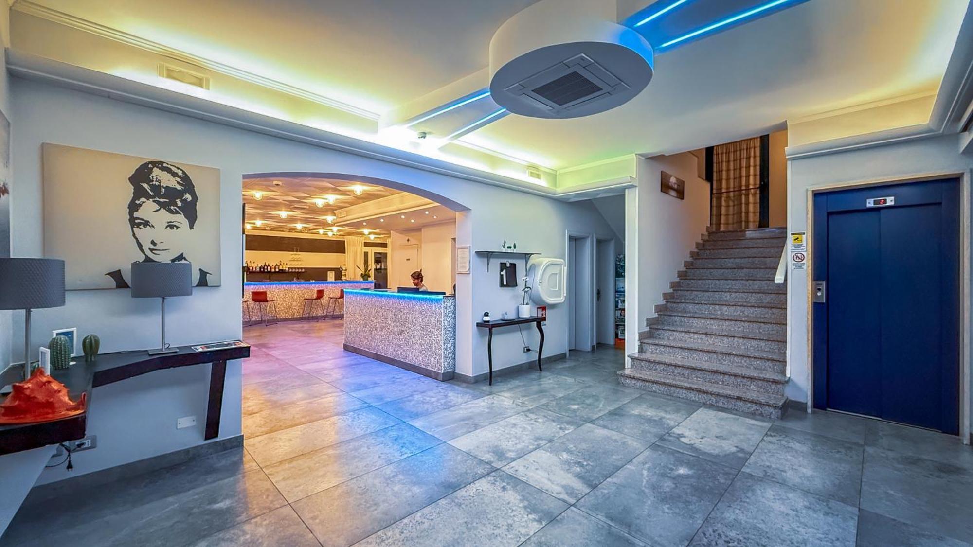 Hotel Etna - Nuova Gestione Romagnola All-Inclusive Spiaggia Parcheggio Ричоне Екстериор снимка