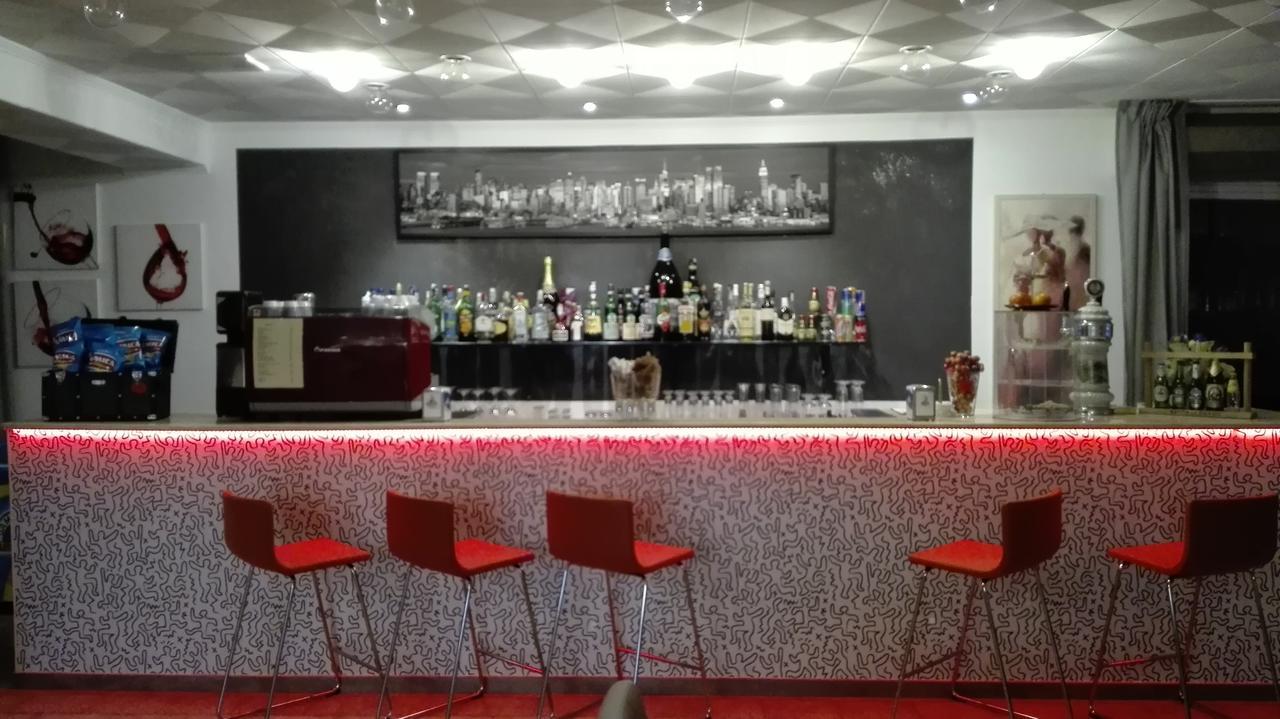 Hotel Etna - Nuova Gestione Romagnola All-Inclusive Spiaggia Parcheggio Ричоне Екстериор снимка