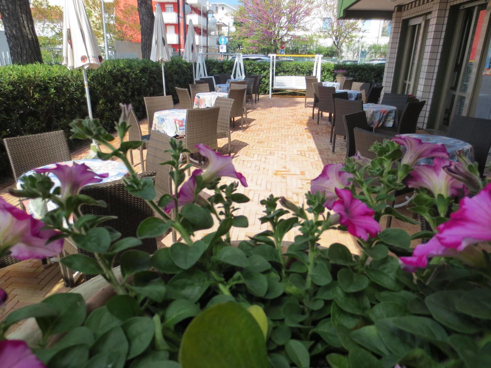 Hotel Etna - Nuova Gestione Romagnola All-Inclusive Spiaggia Parcheggio Ричоне Екстериор снимка