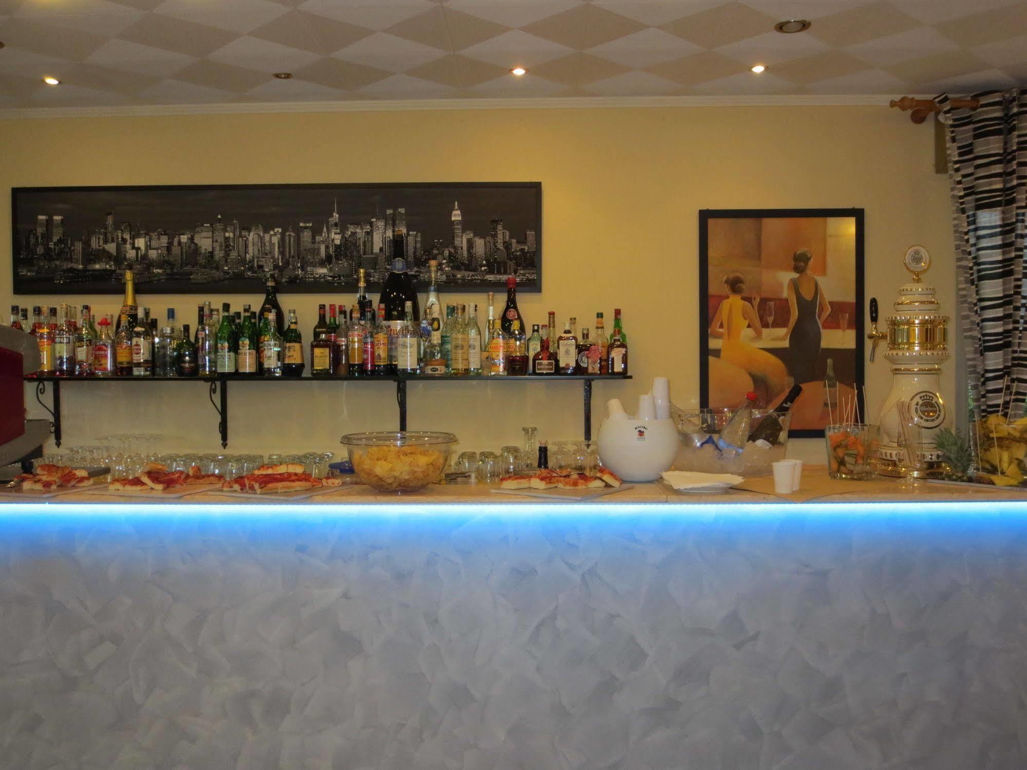 Hotel Etna - Nuova Gestione Romagnola All-Inclusive Spiaggia Parcheggio Ричоне Екстериор снимка