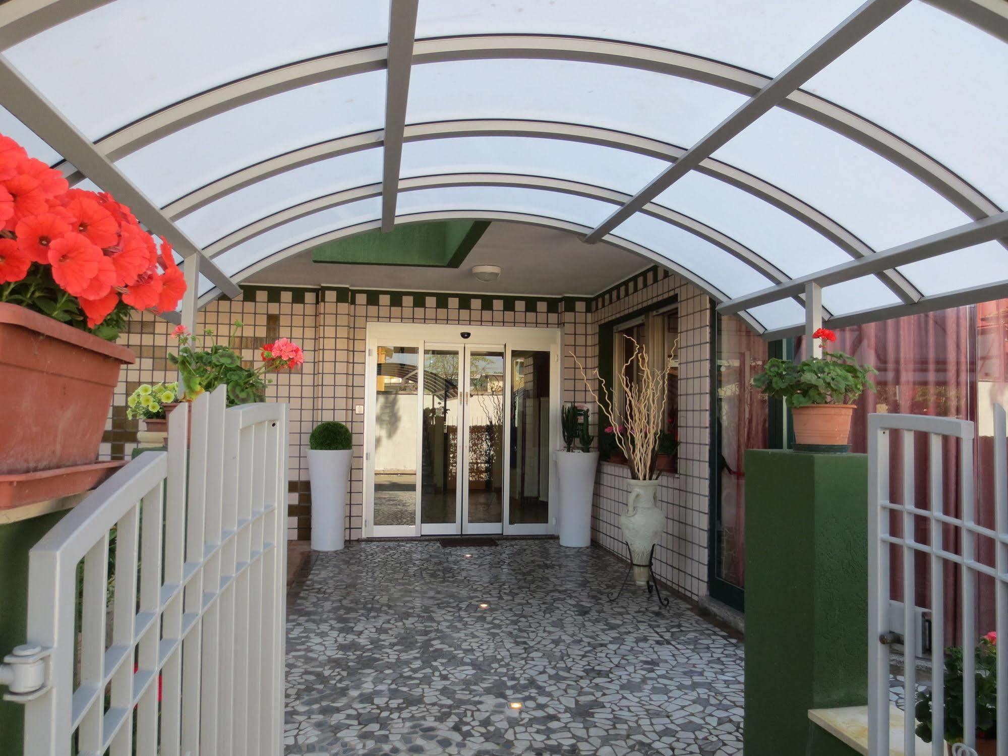 Hotel Etna - Nuova Gestione Romagnola All-Inclusive Spiaggia Parcheggio Ричоне Екстериор снимка