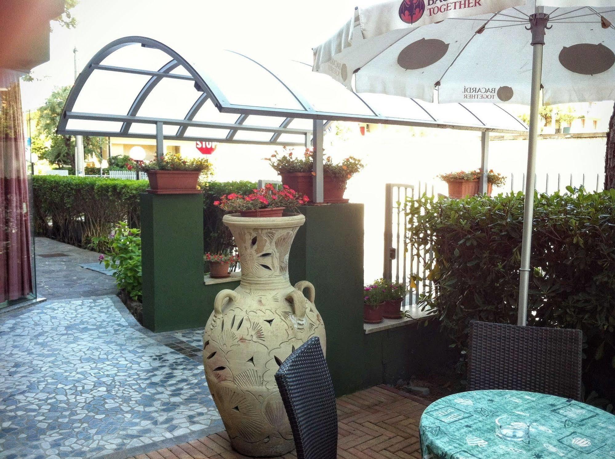 Hotel Etna - Nuova Gestione Romagnola All-Inclusive Spiaggia Parcheggio Ричоне Екстериор снимка