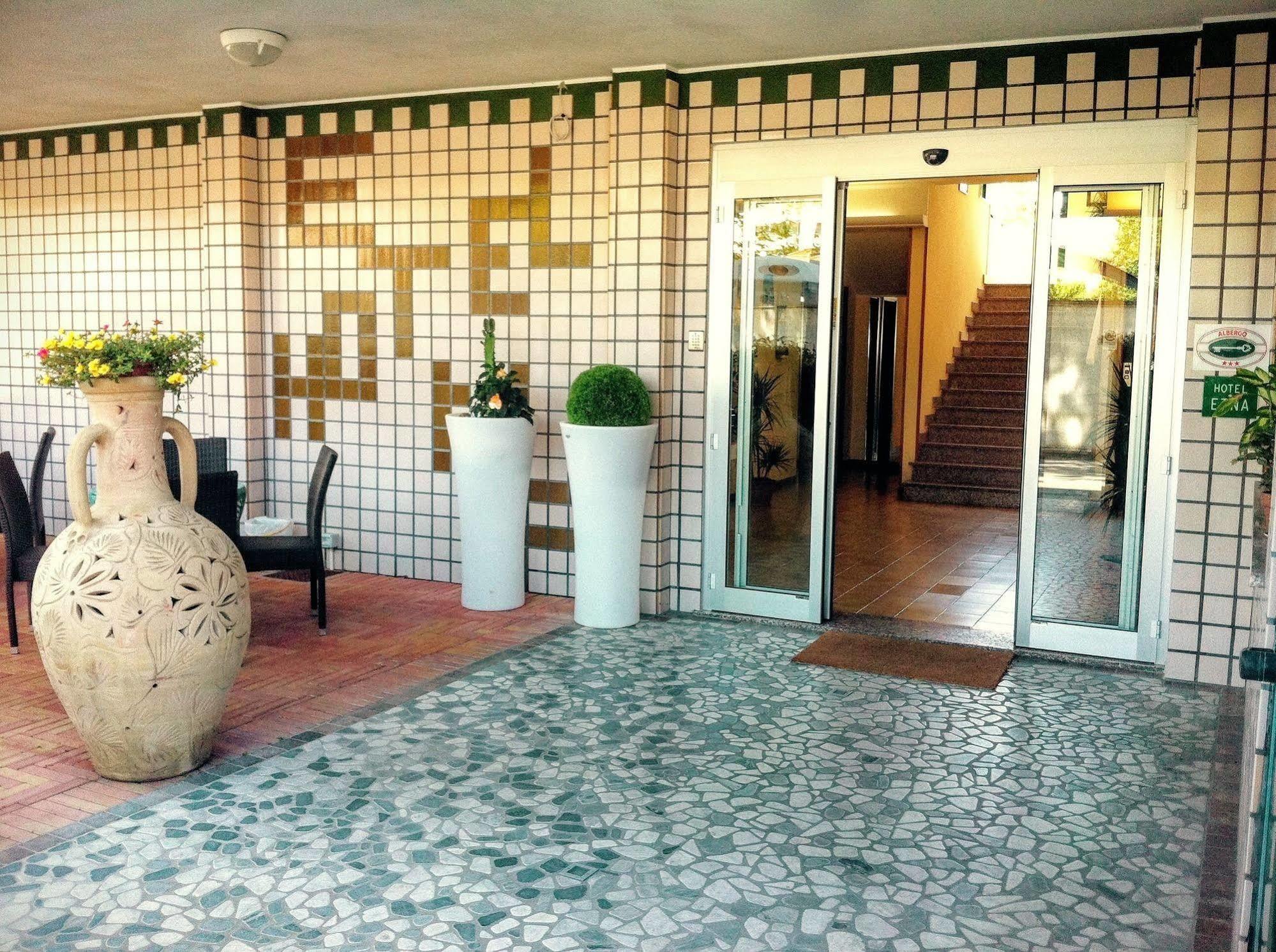 Hotel Etna - Nuova Gestione Romagnola All-Inclusive Spiaggia Parcheggio Ричоне Екстериор снимка