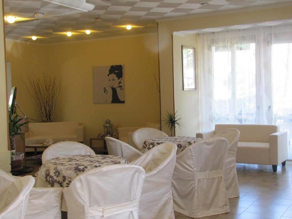 Hotel Etna - Nuova Gestione Romagnola All-Inclusive Spiaggia Parcheggio Ричоне Екстериор снимка