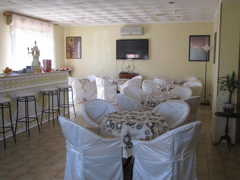 Hotel Etna - Nuova Gestione Romagnola All-Inclusive Spiaggia Parcheggio Ричоне Екстериор снимка